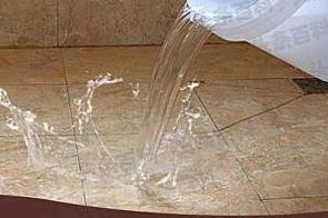 梅江漏水维修 免砸砖防水材料该如何施工